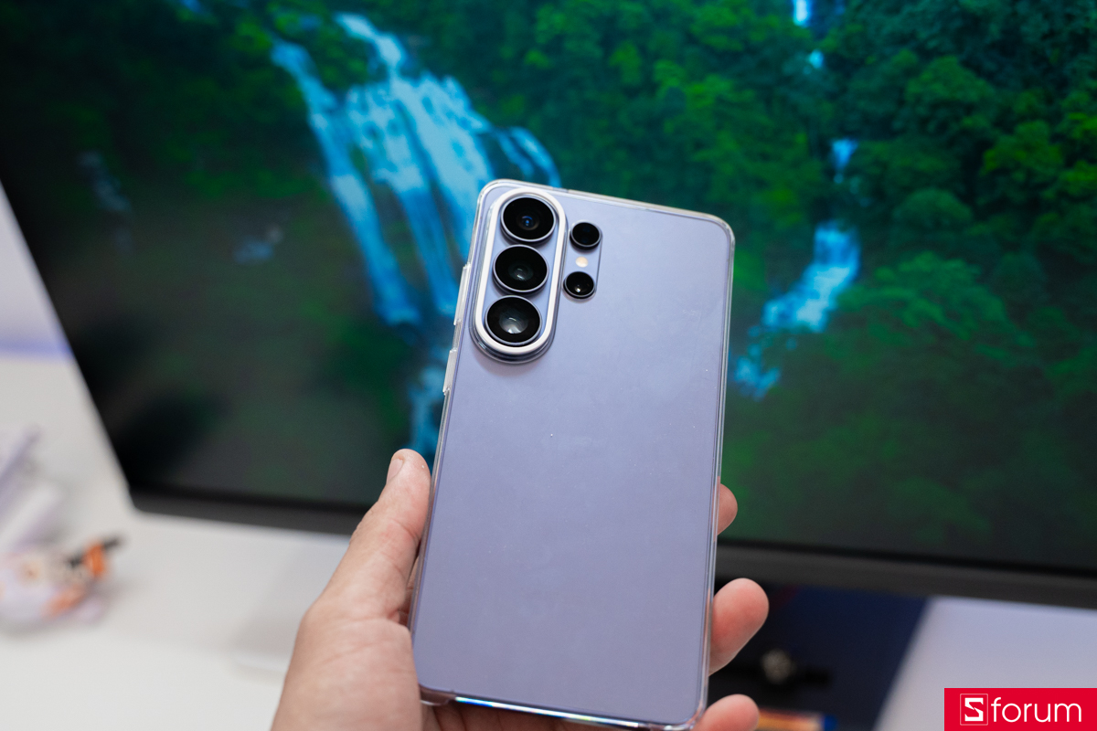 Clear Case trên Samsung Galaxy S26 Ultra