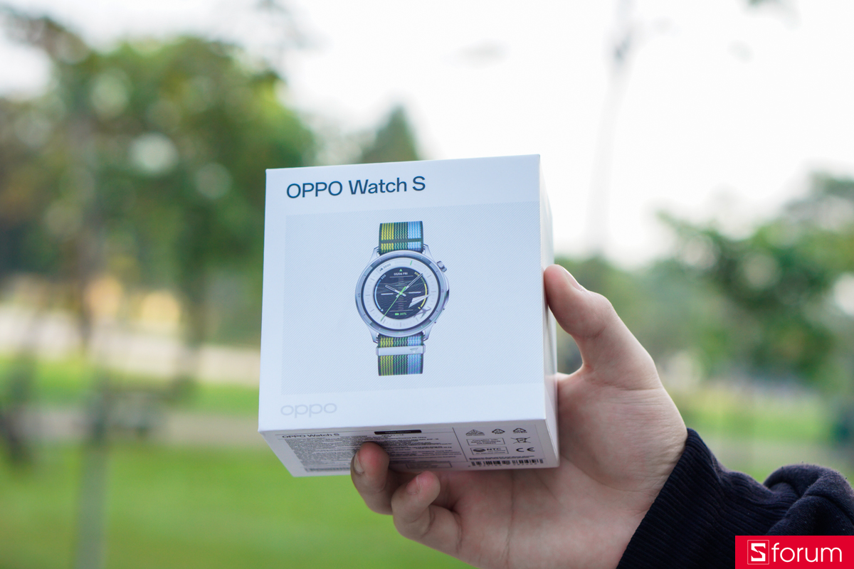 OPPO Watch S được đóng gói trong hộp có tông trắng chủ đạo đặc trưng của OPPO