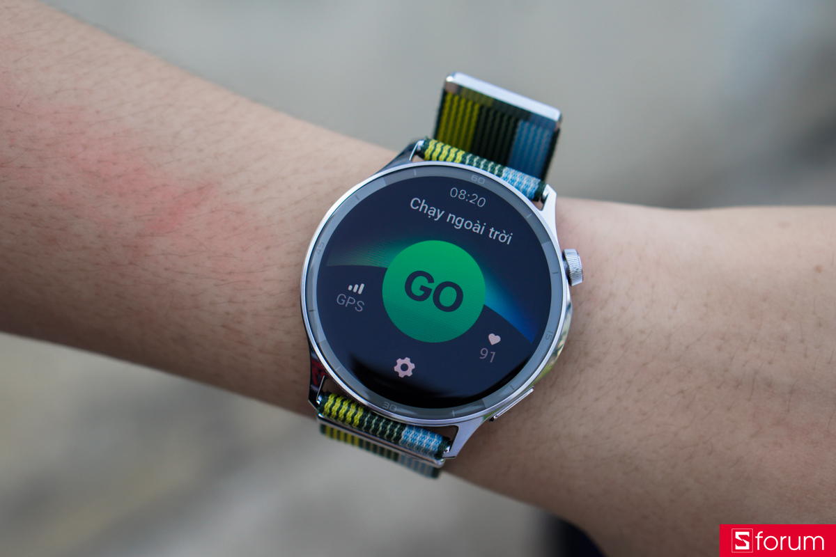 Việc trang bị GPS đa băng tần giúp OPPO Watch S có khả năng định vị nhanh và chính xác, hỗ trợ tốt cho các hoạt động ngoài trời như chạy bộ hay đạp xe