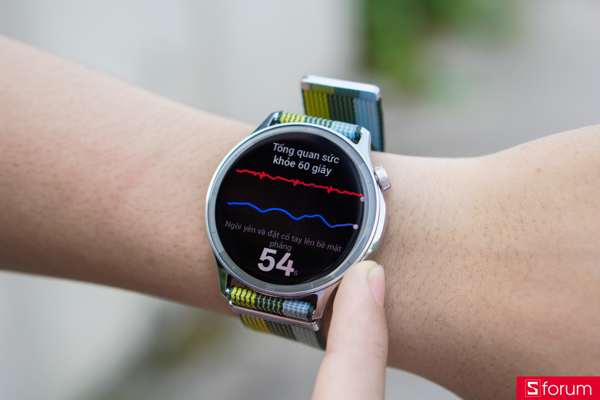 OPPO Watch S còn có tính năng đánh giá sức khỏe tổng quan trong 60 giây, đưa ra kết quả dựa trên ba yếu tố chính gồm tim mạch, giấc ngủ và thể chất – tinh thần