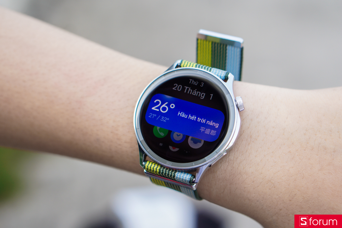 Độ sáng tối đa của OPPO Watch S lên đến 3000 nits giúp màn hình hiển thị rõ ràng ngay cả khi sử dụng ngoài trời nắng gắt