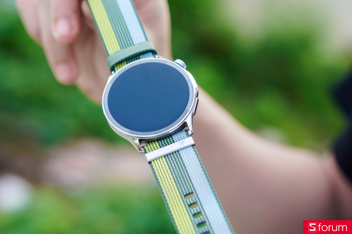 OPPO Watch S với phiên bản dây đeo vải dệt sợi nylon được hoàn thiện tỉ mỉ, mềm mại và thoáng khí