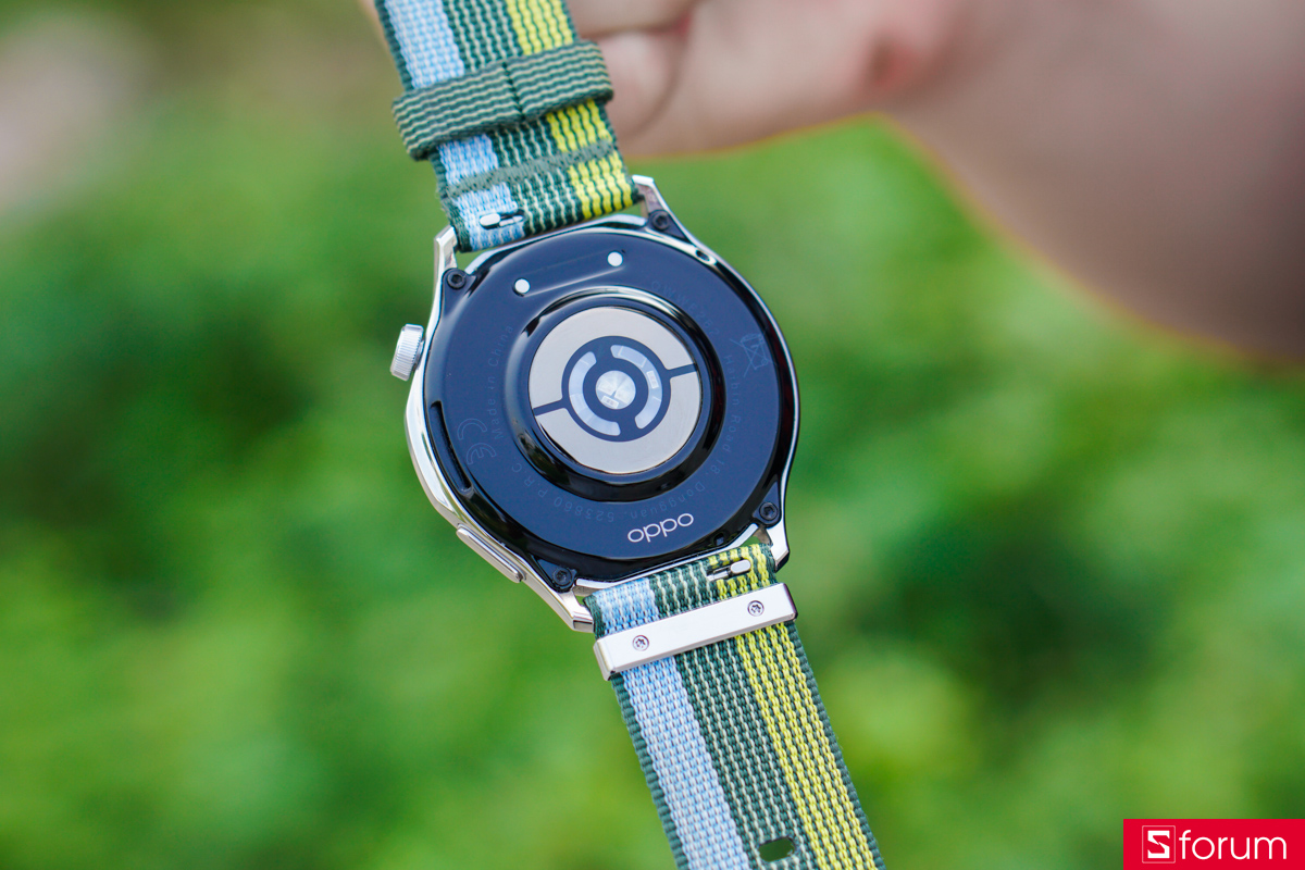 OPPO Watch S được trang bị hệ thống cảm biến khá đầy đủ với cảm biến nhịp tim 8 kênh, cảm biến đo SpO2 16 kênh cùng cảm biến nhiệt độ cổ tay