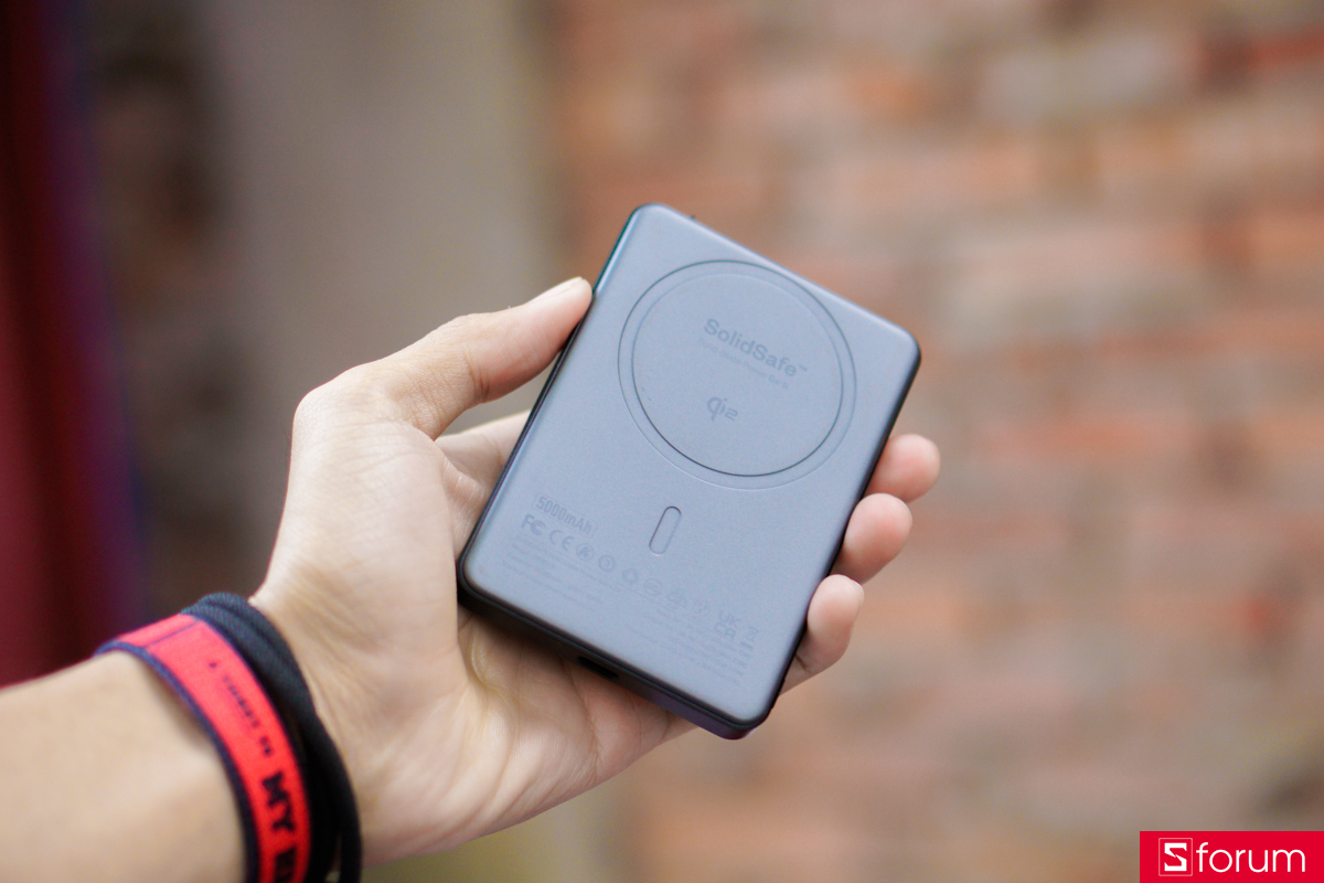 Mặt sau của pin dự phòng BMX Solid-State MagSafe 5000mAh Qi2