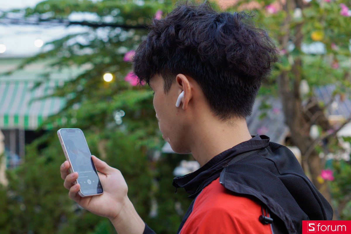 Với Redmi Buds 8 Active khi chơi các thể loại nhạc từ sôi động hay thiên về vocal, mình lai cảm nhận được dải mid và treble lại được nâng lên tương đối