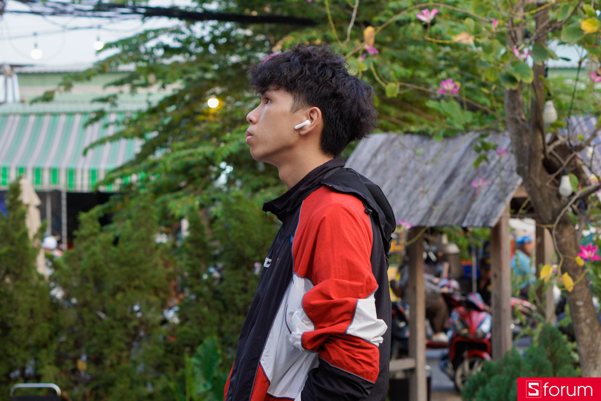 Chỉ với một lần sạc đầy, mỗi bên tai của Redmi Buds 8 Active có thể cung cấp thời gian phát nhạc liên tục lên đến 7 giờ đồng hồ