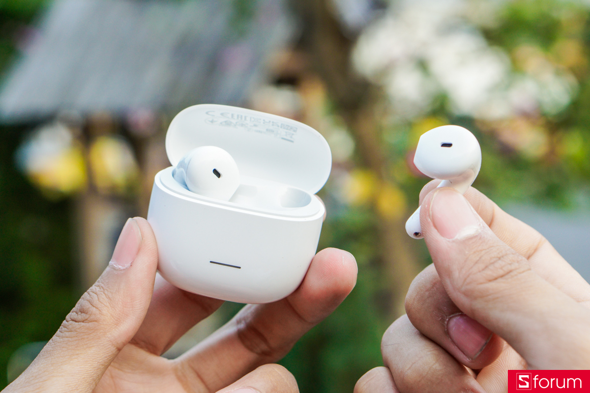 Redmi Buds 8 Active mang một thiết kế tương đối đơn giản với kiểu dáng earbuds cực kì quen thuộc