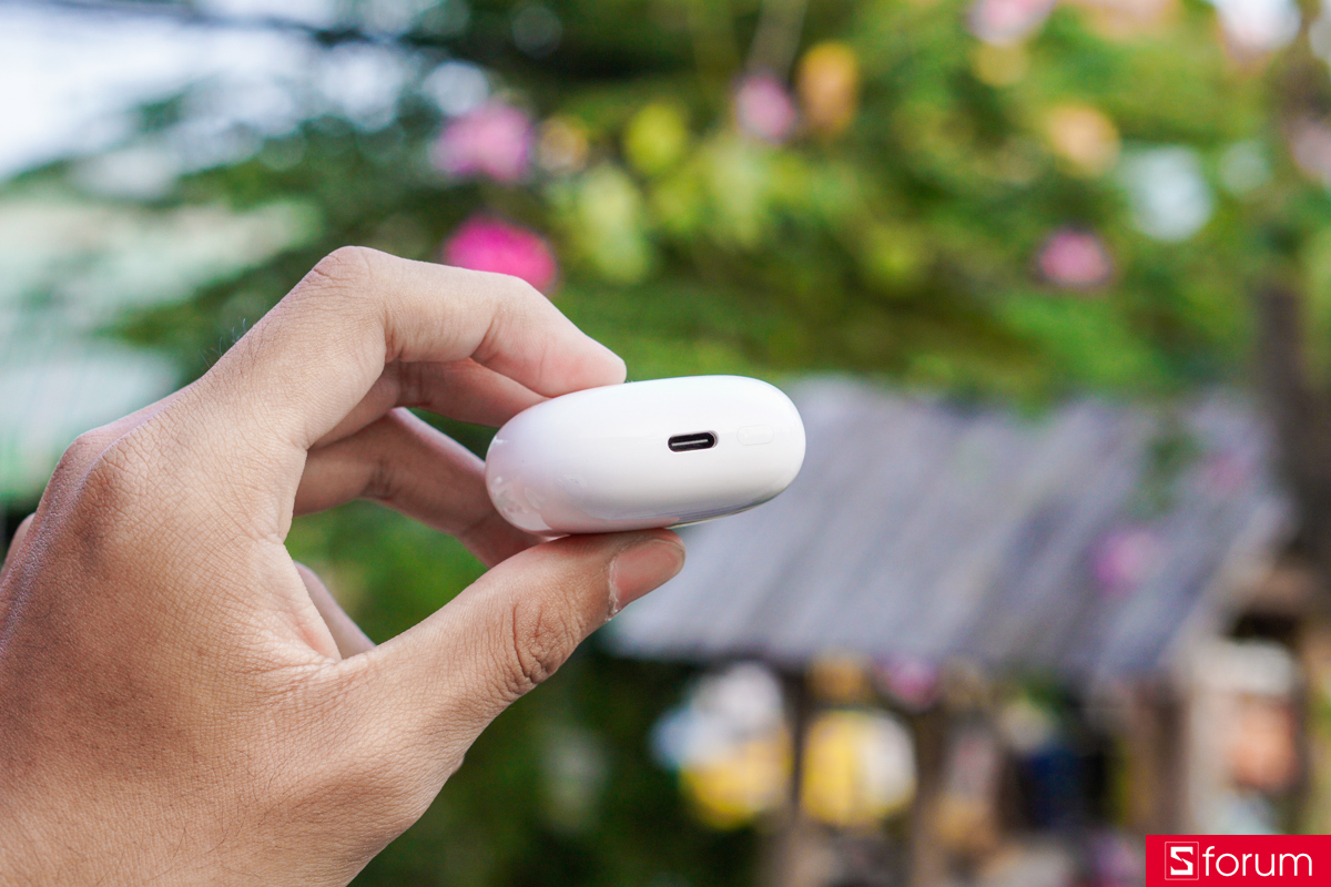 Cạnh dưới của Redmi Buds 8 Active