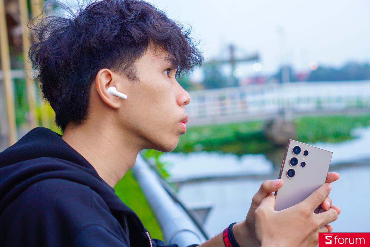 Redmi Buds 8 Lite cho thời gian sử dụng khoảng 8 giờ chỉ với một lần sạc