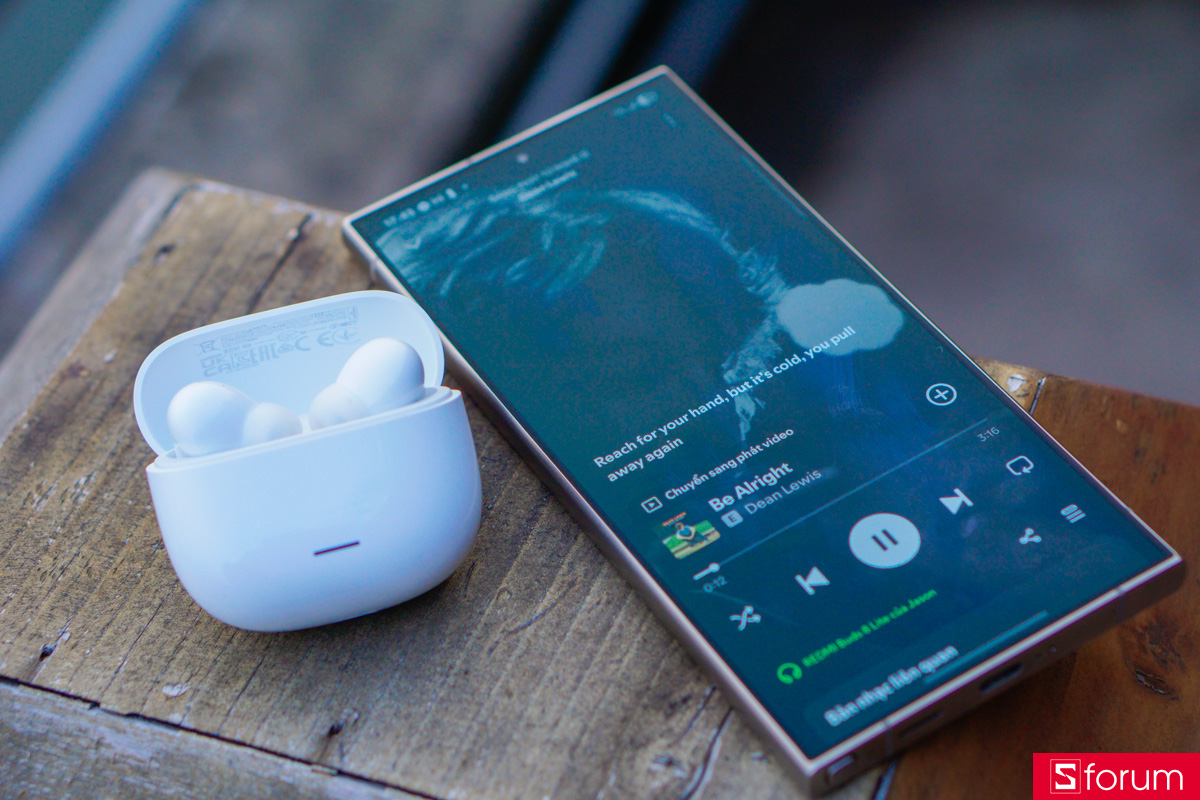 Redmi Buds 8 Lite được trang bị driver dynamic kích thước 12.4mm cùng lớp phủ titan bên trong màng loa