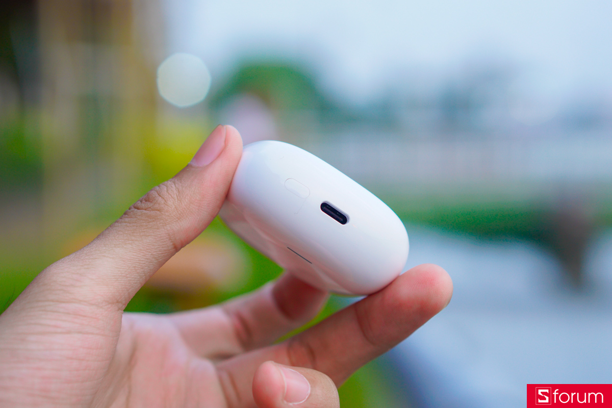 Cạnh dưới của Redmi Buds 8 Lite