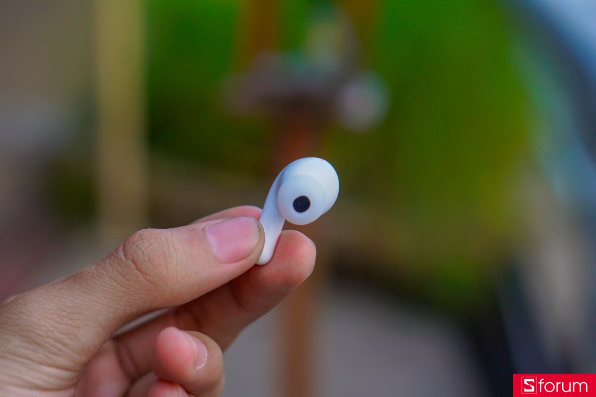 Đối với những người có khung tai nhỏ thì Redmi Buds 8 Lite vẫn cho cảm giác hơi ê tai khi sử dụng lâu