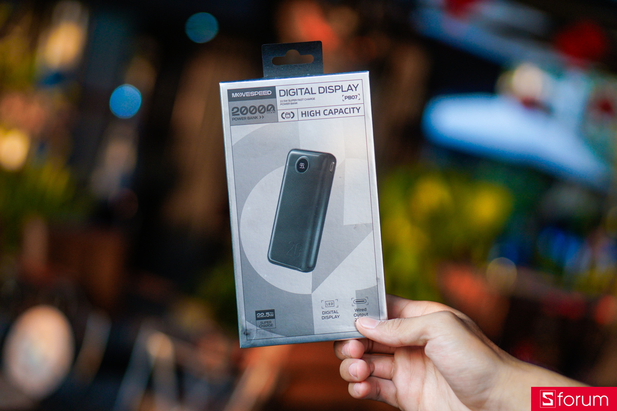 MoveSpeed PB07 với hộp được lấy tông xám kim loại được làm bóng