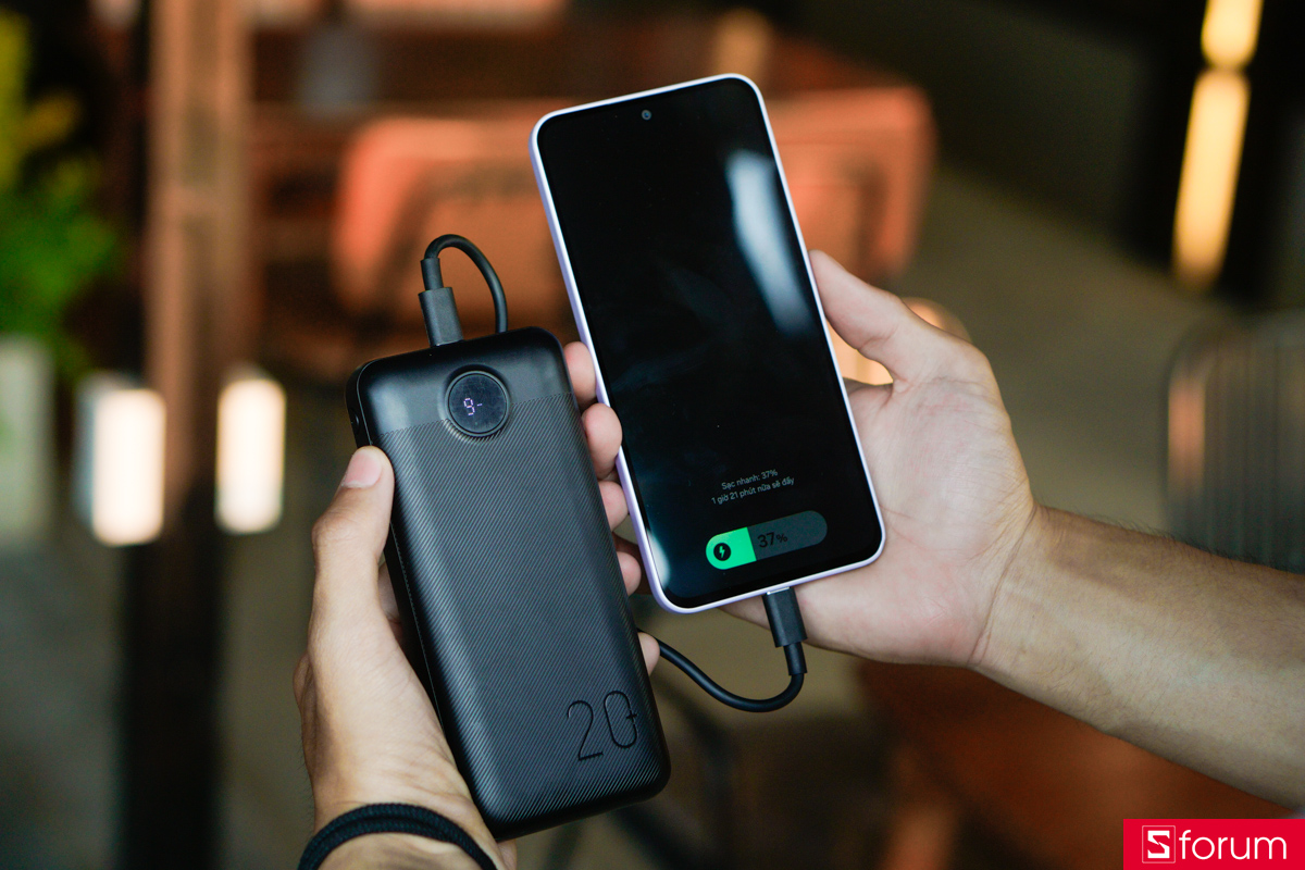 Công suất sạc tối đa của MoveSpeed PB07 chạm ngưỡng 22.5W kết hợp cùng công nghệ Power Delivery giúp rút ngắn đáng kể thời gian sạc