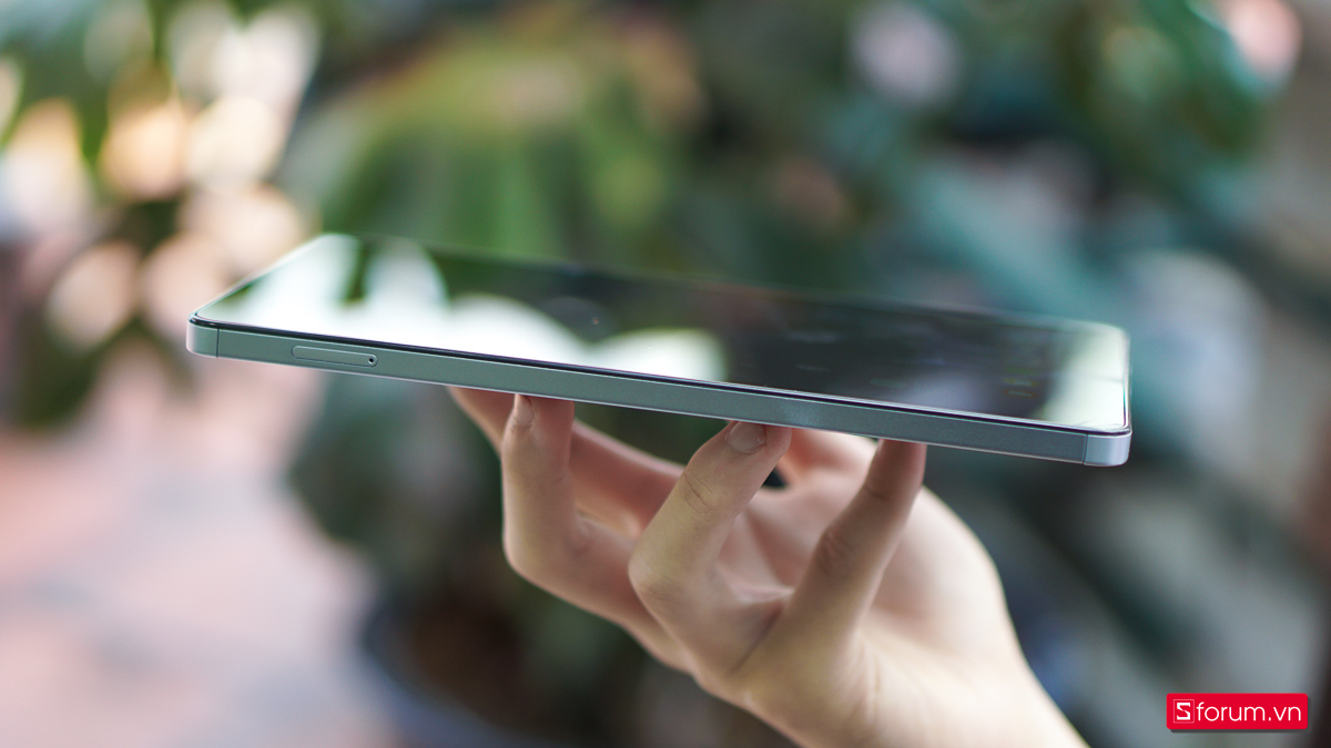 Cạnh trái của Samsung Galaxy Tab A11
