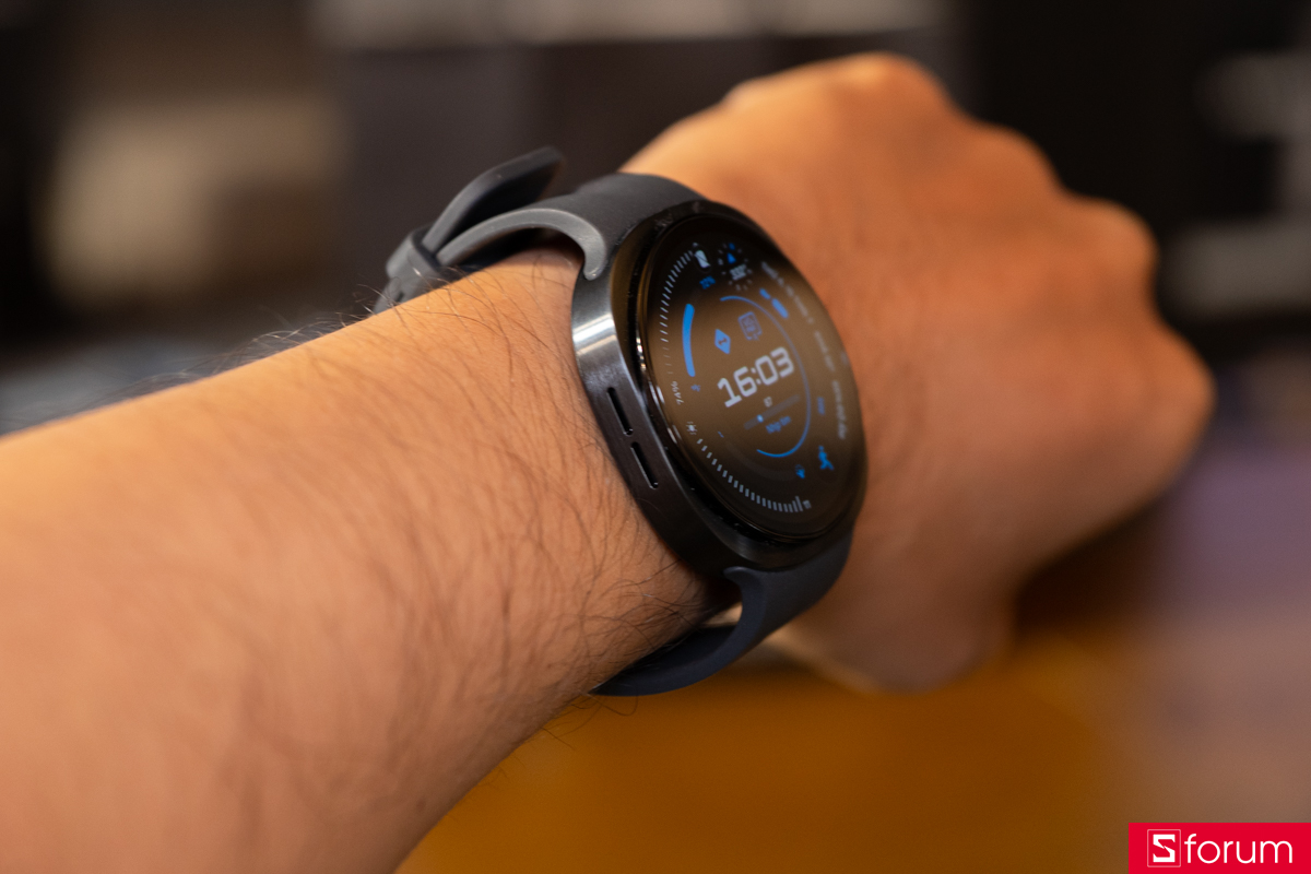 Samsung Galaxy Watch9 được trang bị khung viền làm bằng hộp kim nhôm, được làm trơn, phẳng
