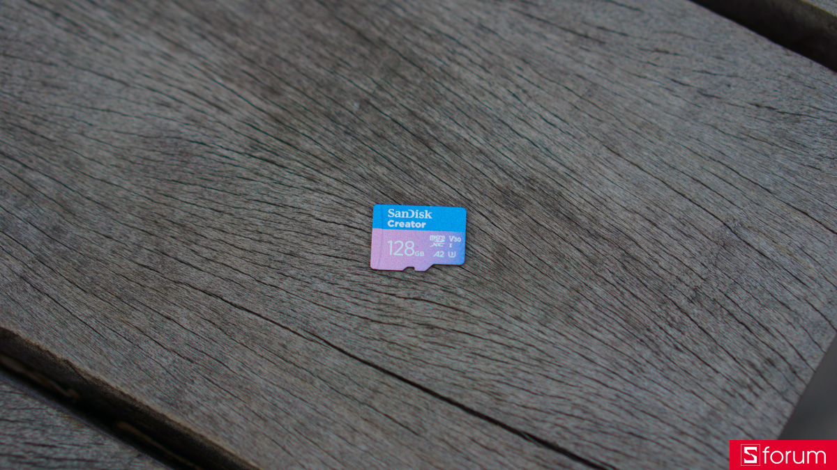 Thẻ nhớ MicroSD Sandisk Creator có màu sắc cực kì bắt mắt, tươi tắn, trẻ trung với màu tím pha với hồng theo tông pastel cực kì nịnh mắt.