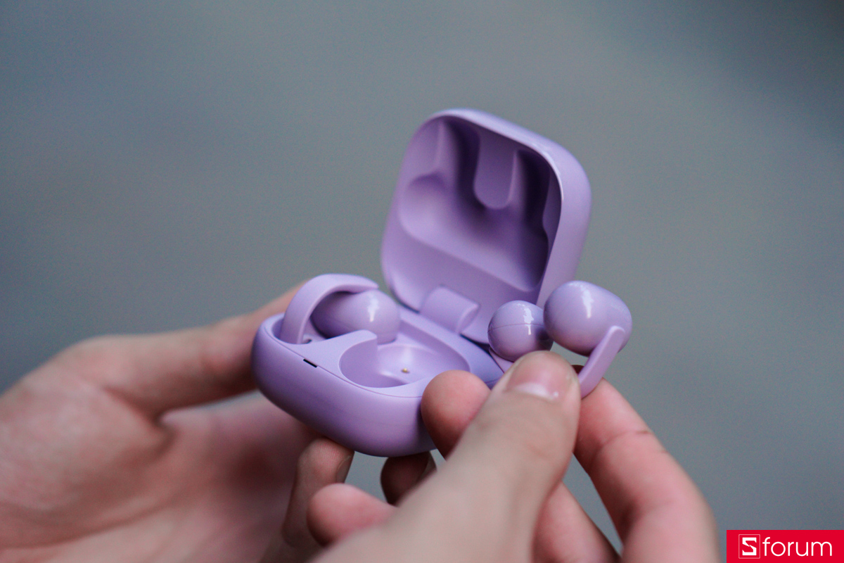 Điểm cộng cho Sony LinkBuds Clip trong việc chú ý đến trải nghiệm người dùng đó là phần tai trái và phải được Sony phân biệt rõ ràng