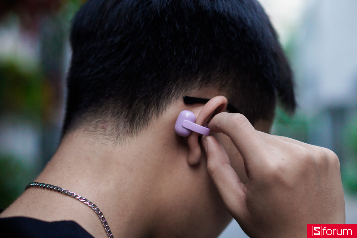 Với Sound Leakage Reduction, Sony LinkBuds Clip sử dụng sóng âm ngược pha để triệt tiêu âm thanh lọt ra ngoài, cho phép bạn thoải mái tận hưởng âm nhạc trong môi trường văn phòng yên tĩnh