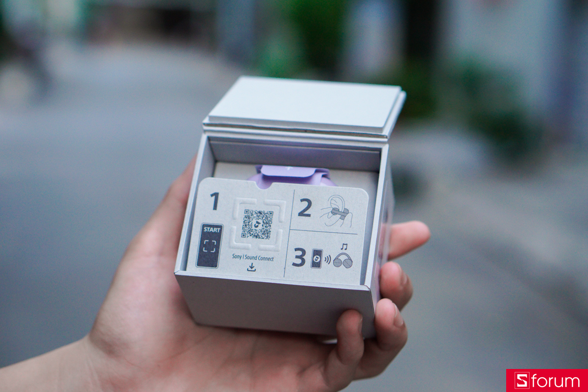 Phần đóng gói của Sony LinkBuds Clip có phần khác biệt