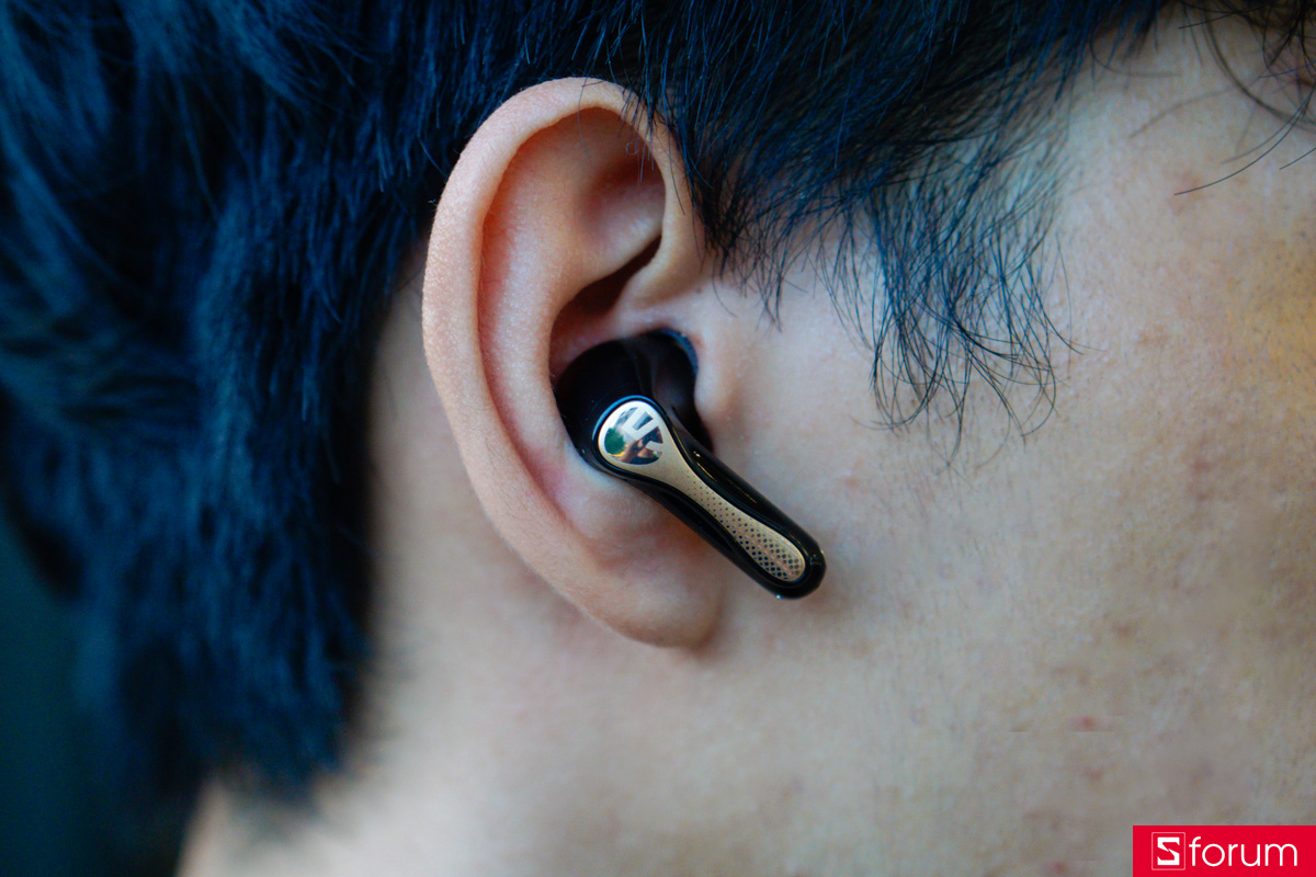 SoundPEATS Air 5 Pro+ cũng được trang bị chế độ xuyên âm với tính năng Voice Enhance