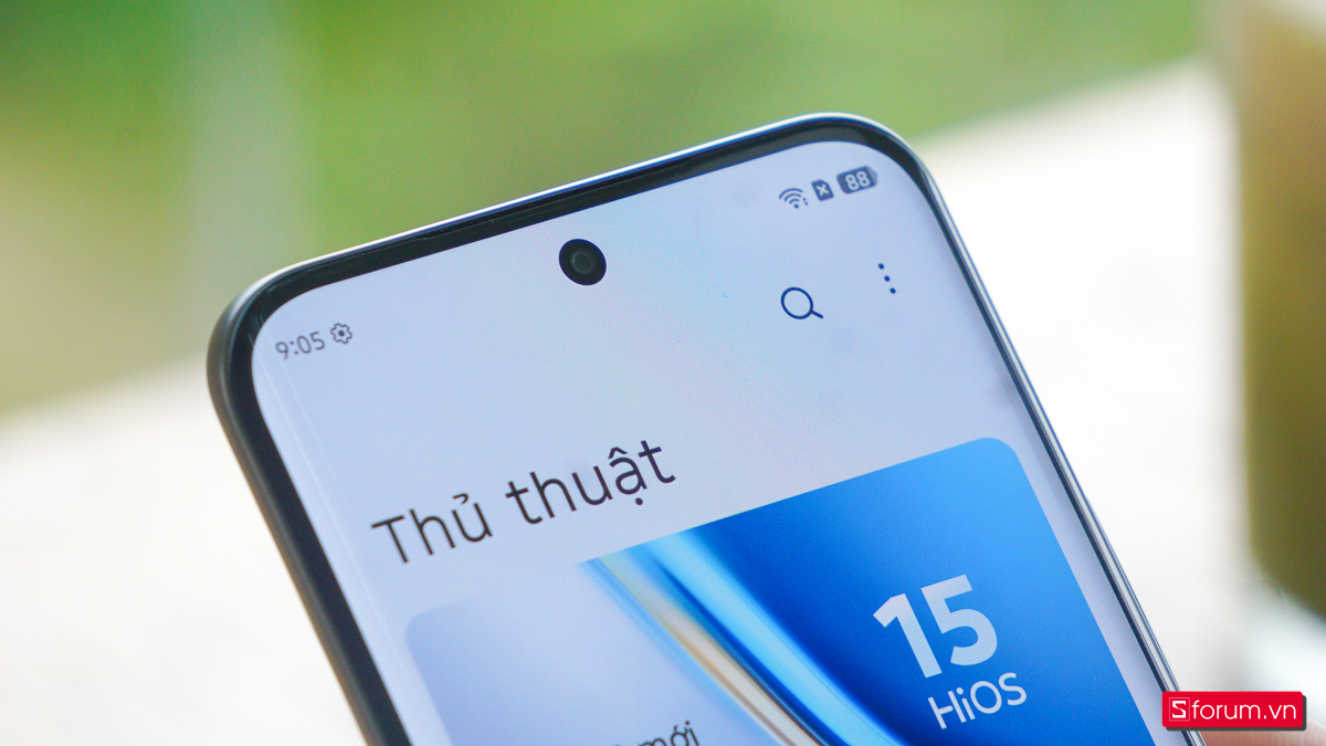 Viền trên của Tecno Spark 40 Pro+