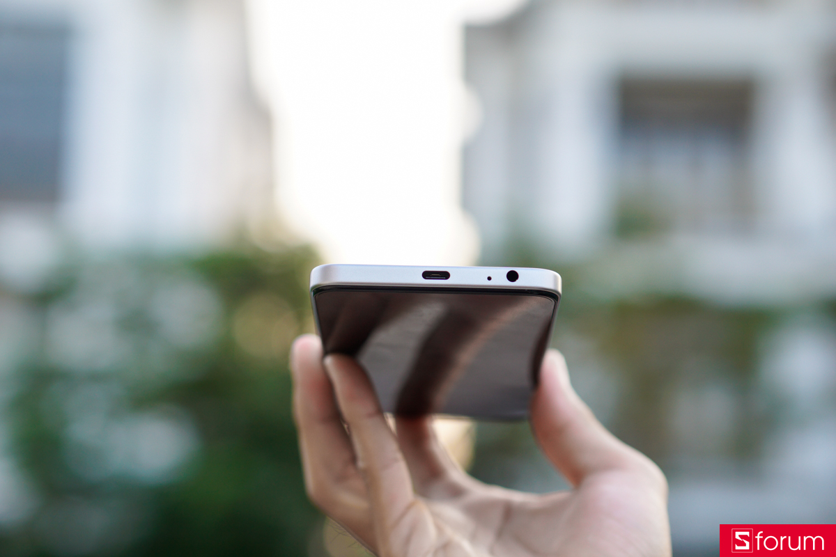 Cạnh dưới của Tecno Spark Go 3