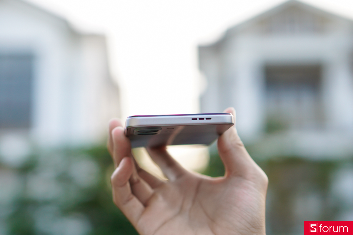 Cạnh trên của Tecno Spark Go 3