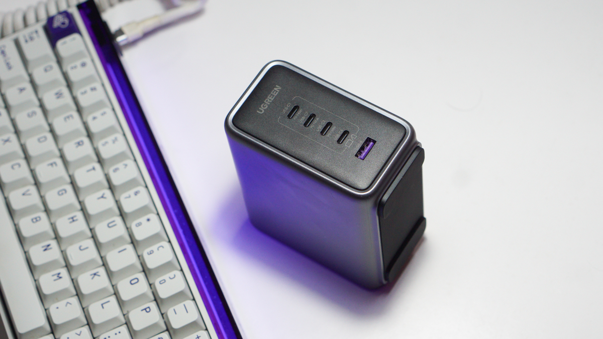 Trên tay trạm sạc để bàn Ugreen Nexode GaN 4C1A: Thiết kế gọn gàng, 5 đầu ra, công suất 300W, giá 2.69 triệu