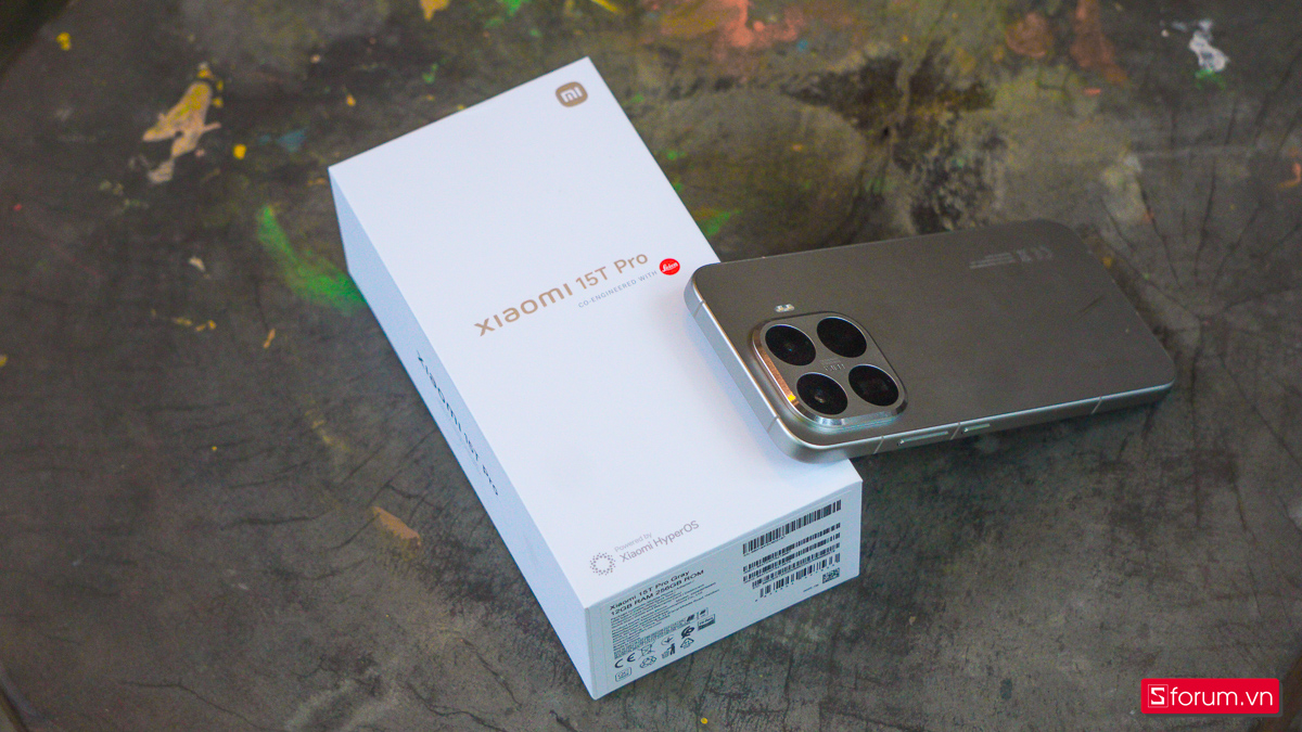  Xiaomi 15T Pro có hộp sử dụng tông màu trắng với form to như những dòng trước đó của Xiaomi