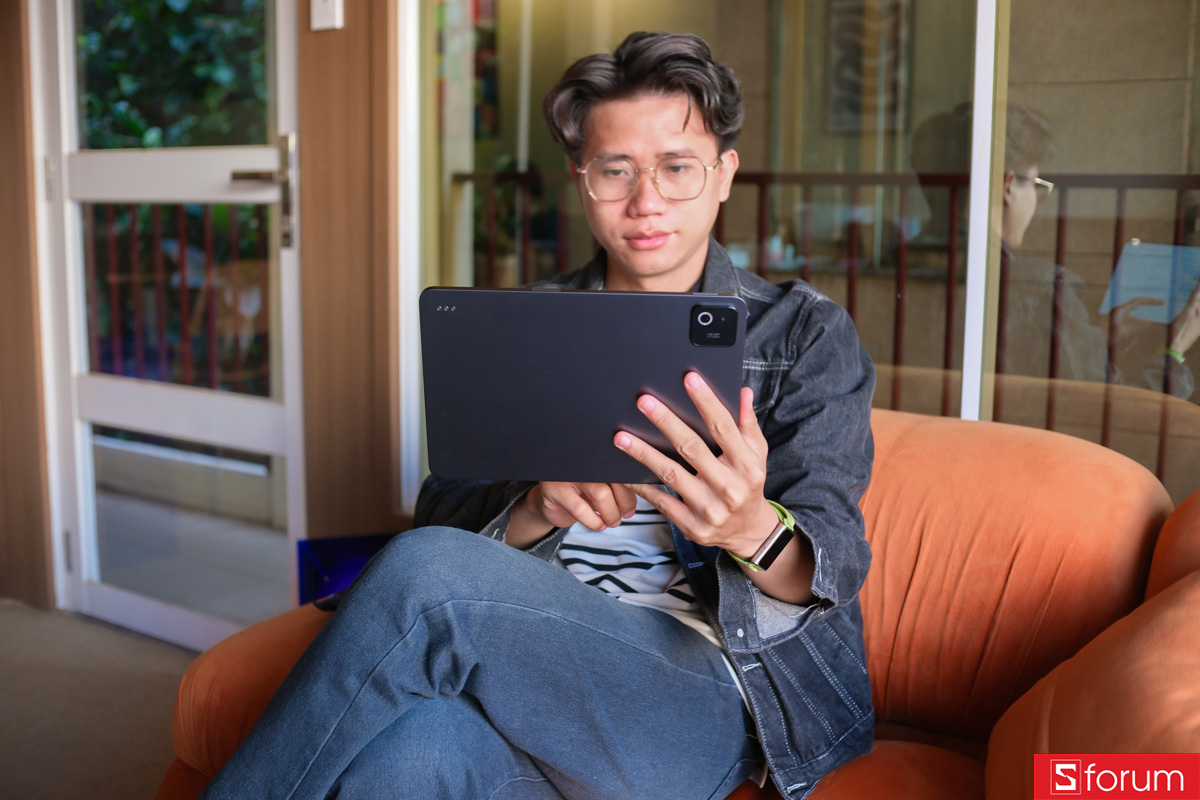 Xiaomi Pad 8 với độ mỏng chỉ vỏn vẹn 5.75mm cùng trọng lượng 485g trên một bộ khung kim loại chắc chắn