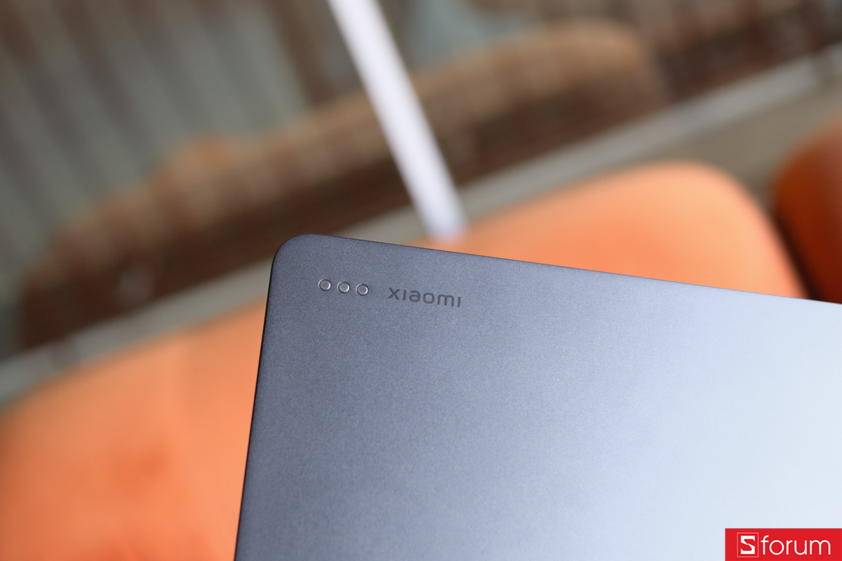 Mặt lưng của Xiaomi Pad 8 được hoàn thiện theo dạng nhám mờ, giúp hạn chế tối đa tình trạng bám mồ hôi và dấu vân tay