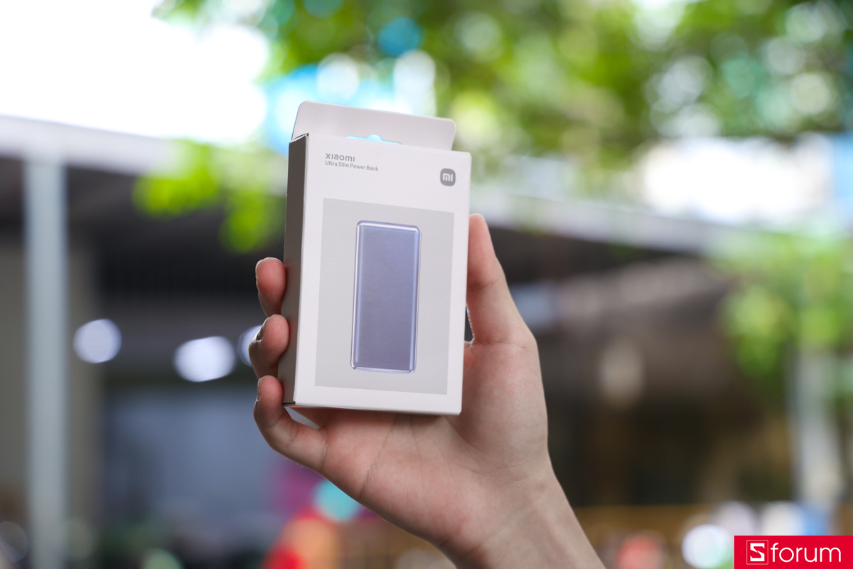  Xiaomi Ultra Slim Power Bank được đóng gói trong một chiếc hộp tương đối đơn giản