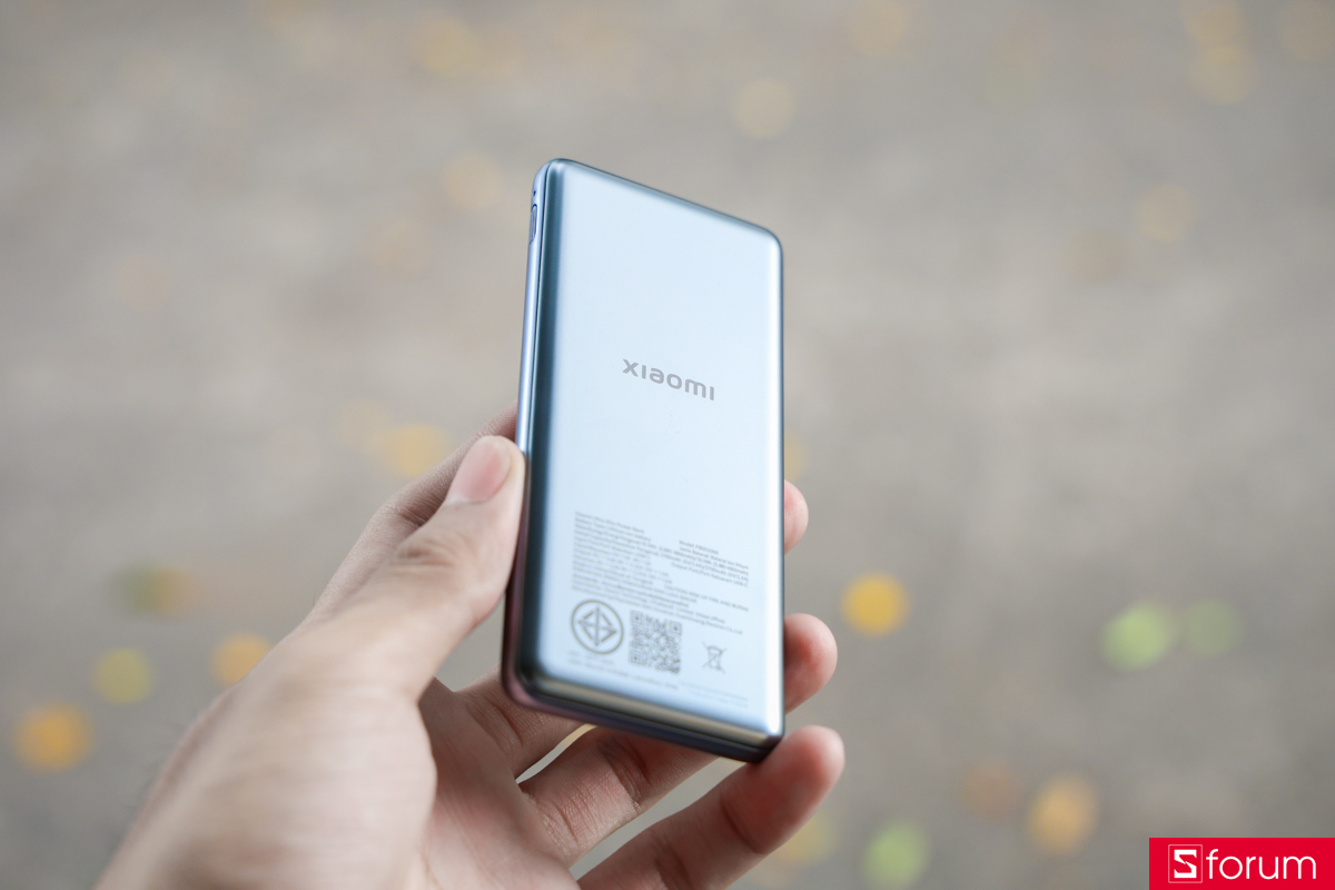 Mặt lưng của Xiaomi Ultra Slim Power Bank