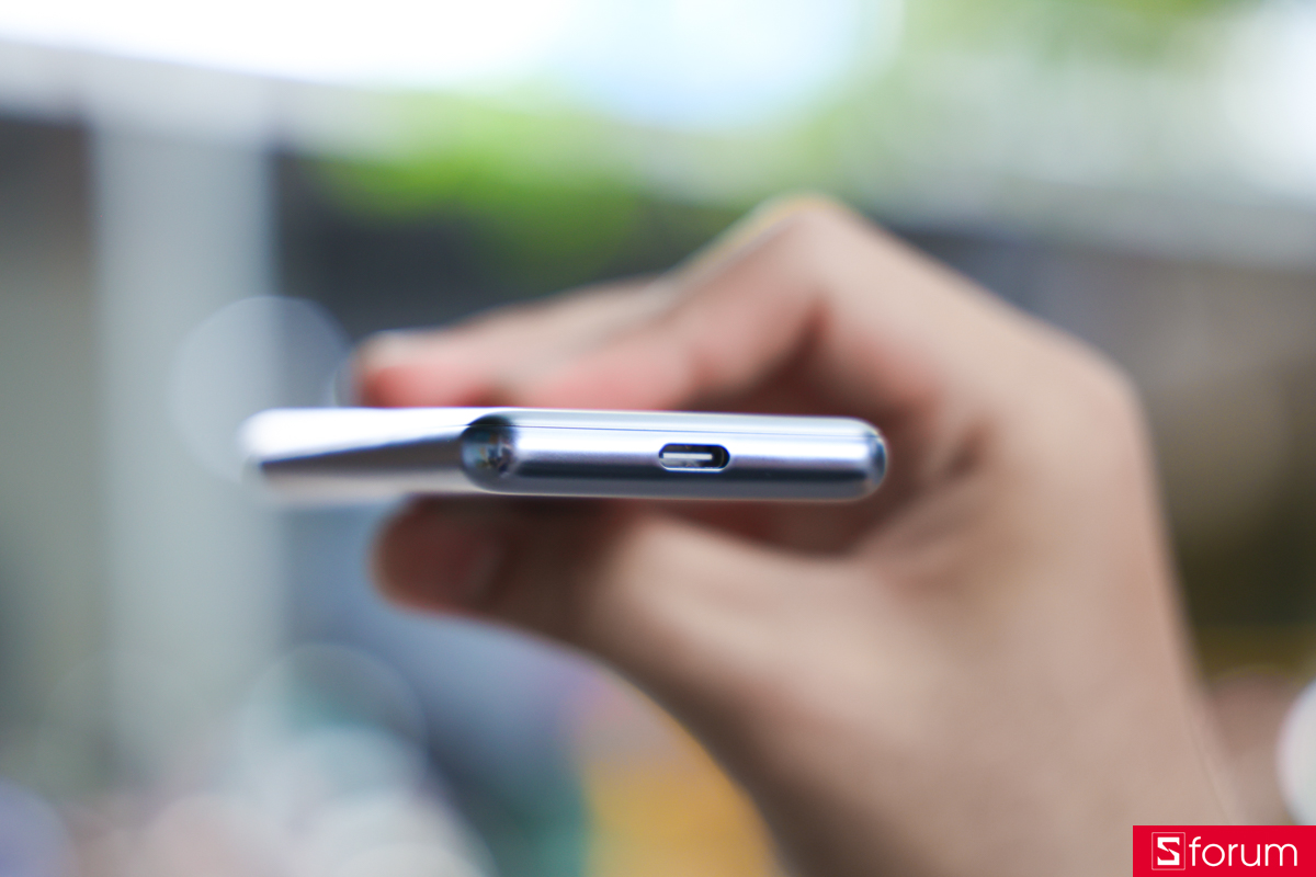 Cạnh trên của Xiaomi Ultra Slim Power Bank