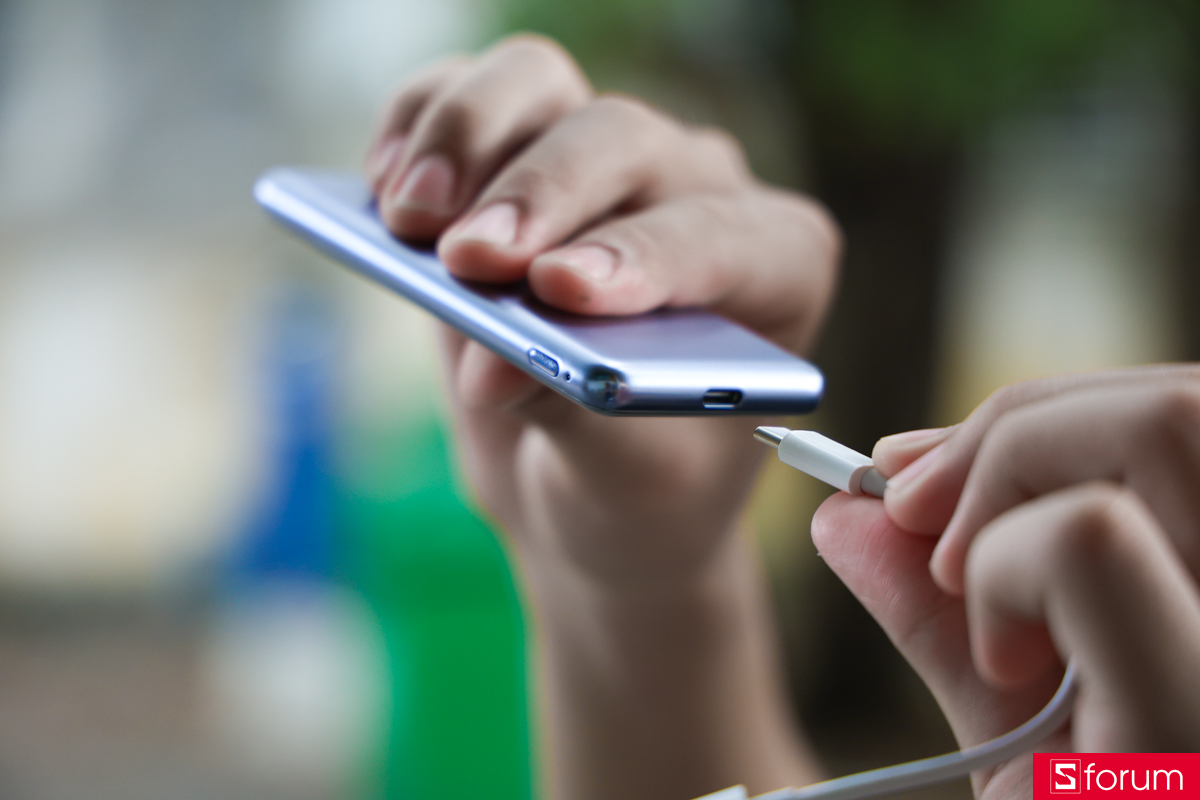 Xiaomi Ultra Slim Power Bank có thể sạc đầy khoảng một lần cho smartphone hoặc khoảng 80% pin tuỳ dung lượng máy