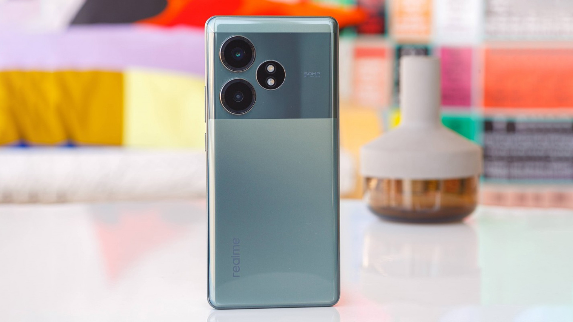 Cận cảnh mẫu smartphone realme có màn hình "tràn viền" cực đẹp, hơn 1.1 triệu điểm Antutu, giá chỉ 10 triệu