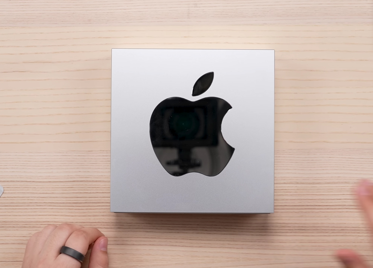 Món quà mà những nhân viên may mắn nhận được không chỉ đơn thuần là một khối nhôm bình thường