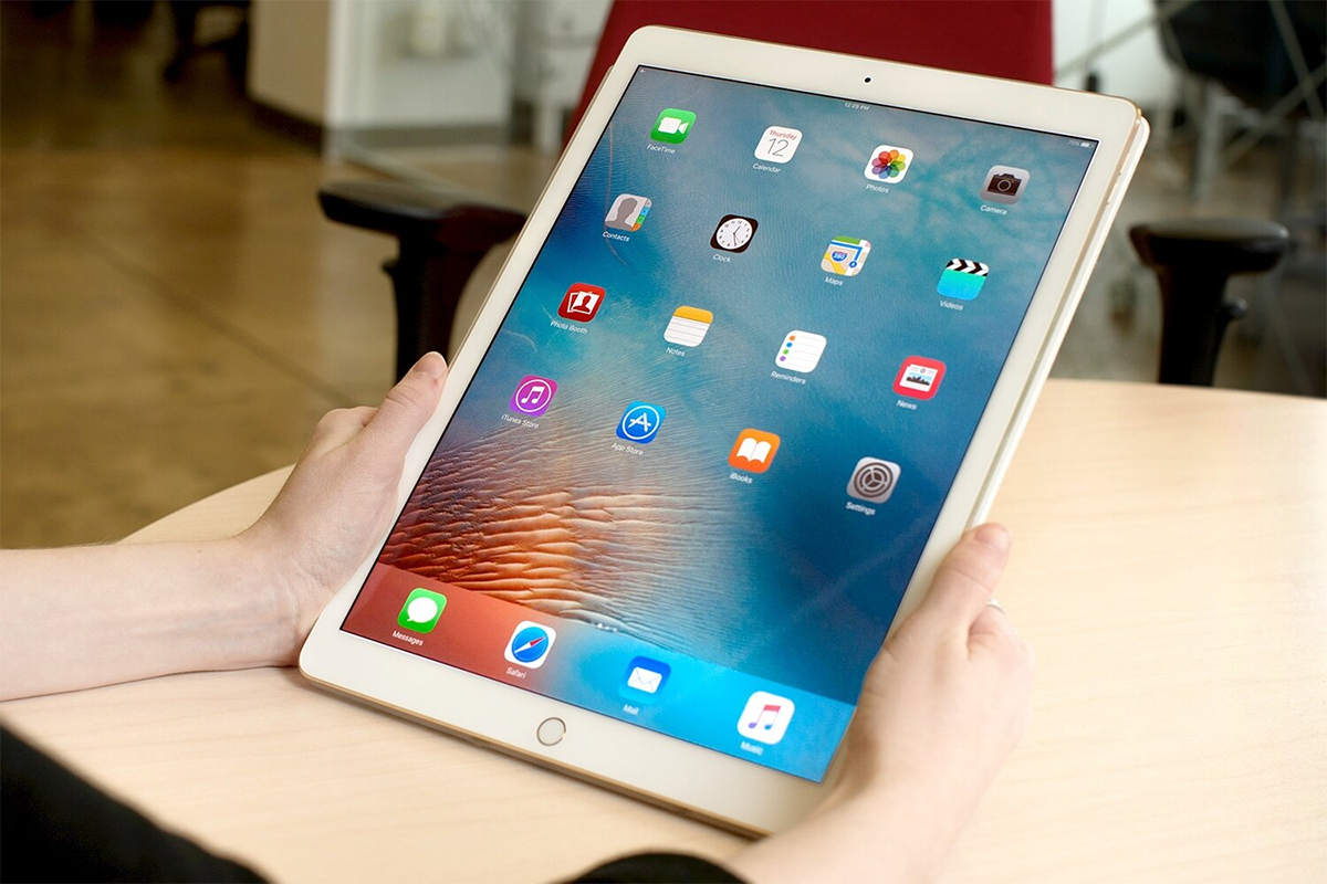 iPad cũ vẫn hữu ích cho các tác vụ đơn giản như nghe nhạc và chơi game giúp tiết kiệm pin cho thiết bị mới.