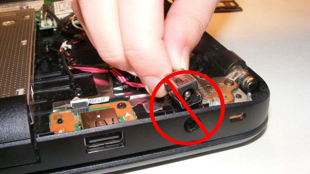 Nguyên nhân khiến laptop Asus sạc không vào pin 3