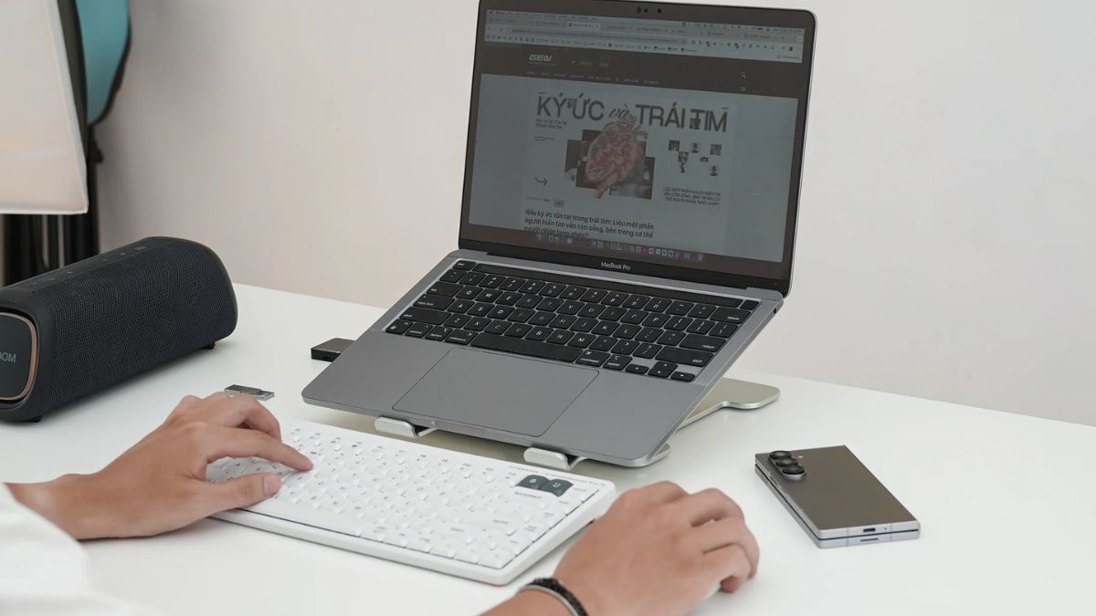 Sửa bàn phím MacBook bị liệt: Dùng bàn phím rời tạm thời