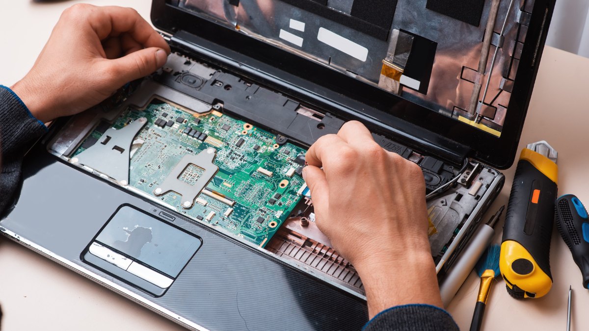 Khi nào nên mang laptop lỗi Win đến trung tâm sửa chữa?