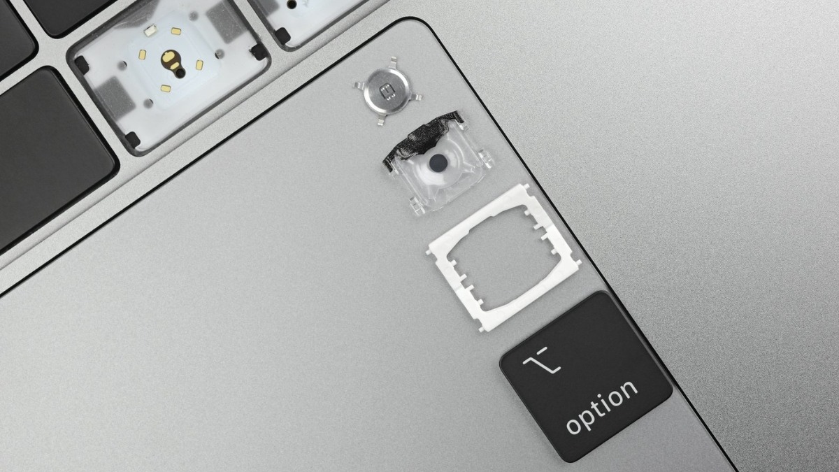 Bàn phím cánh bướm (Butterfly keyboard) là cơ chế độc quyền được Apple