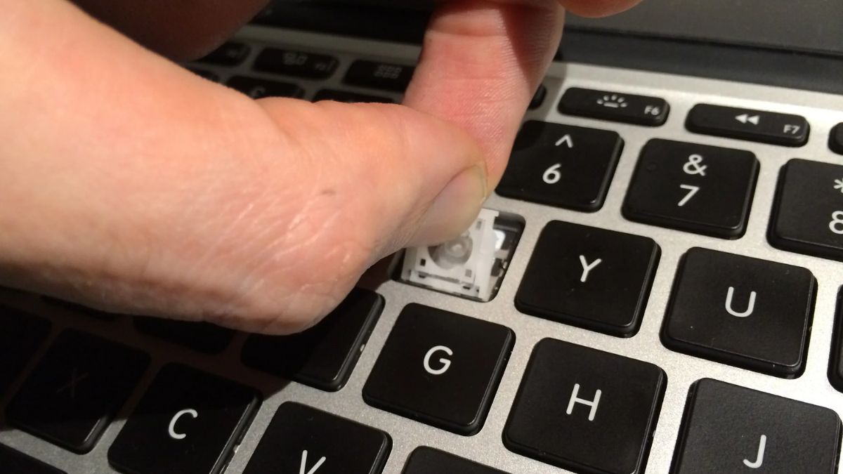 Nguyên nhân bàn phím MacBook bị kẹt