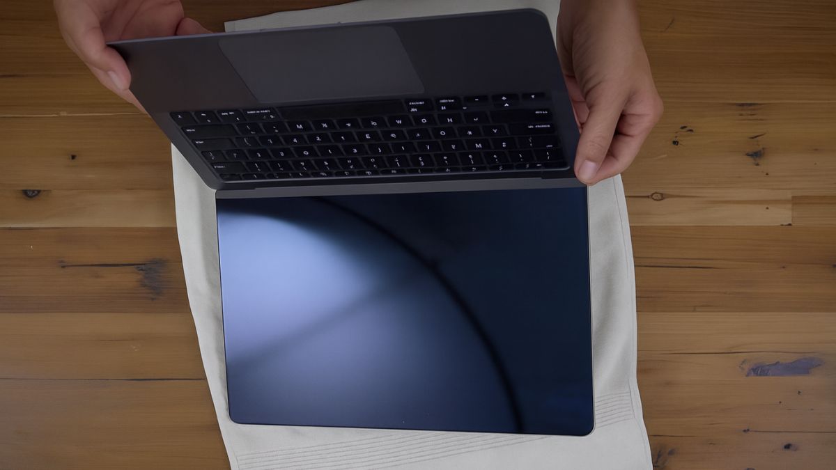 Sửa lỗi bàn phím MacBook bị kẹt không cần dụng cụ