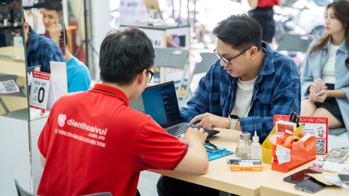 Mang bàn phím MacBook bị kẹt đến trung tâm sửa chữa uy tín