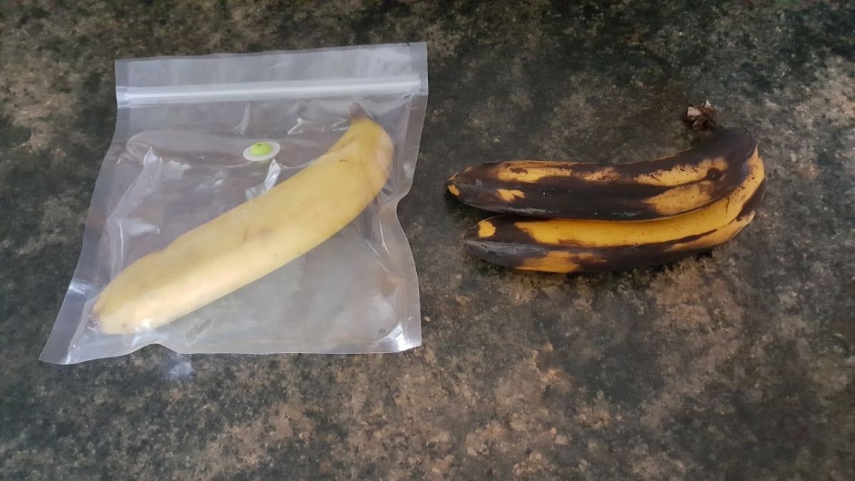 Cách bảo quản chuối chín trong ngăn mát bằng túi zip