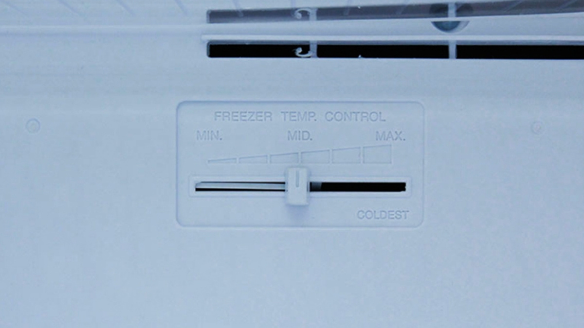 Cách chỉnh nhiệt độ tủ lạnh Sharp với loại có 2 nút điều chỉnh