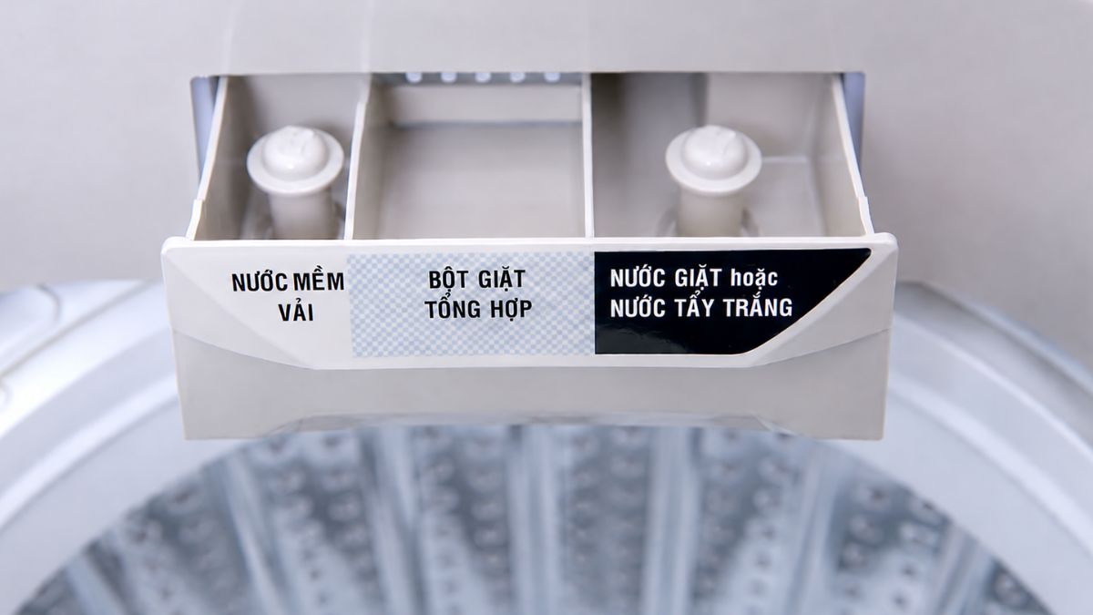 Cách đổ nước giặt với máy giặt có ngăn chứa