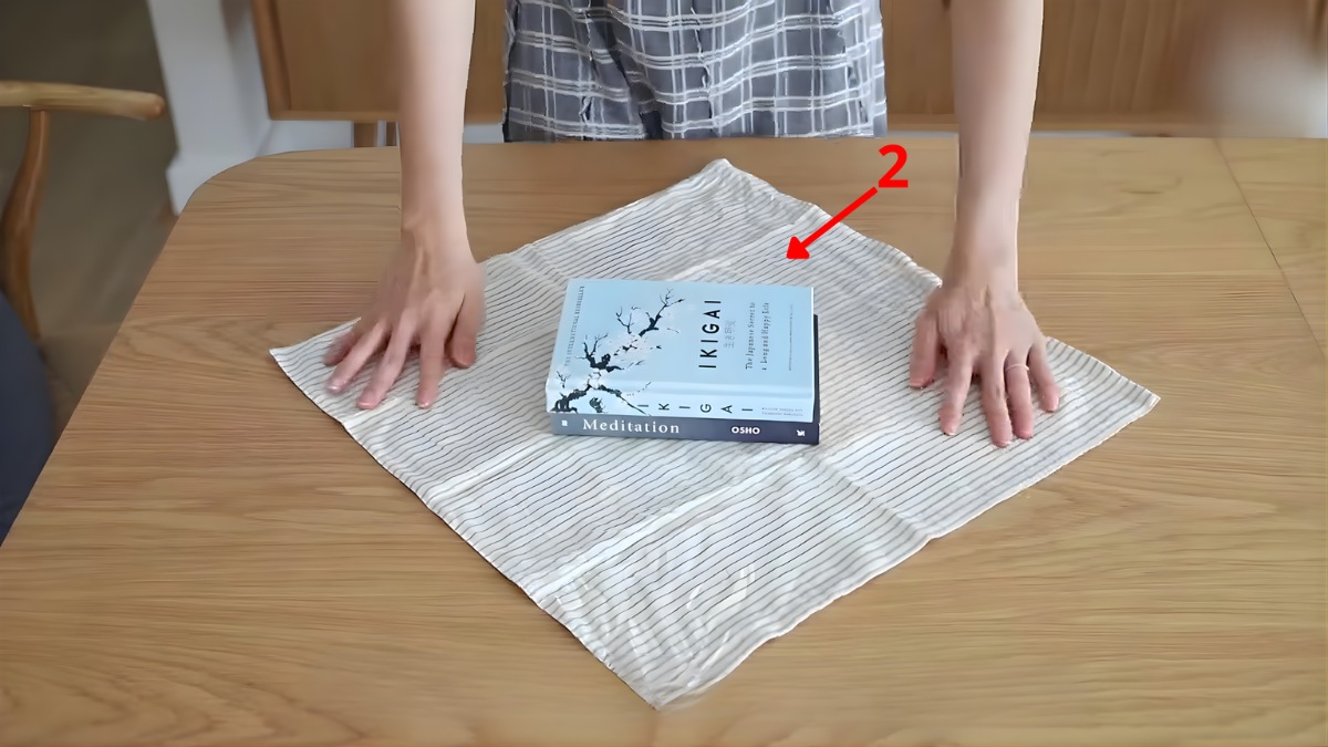 Cách gói quà 8/3 kiểu Nhật bằng vải (Furoshiki)